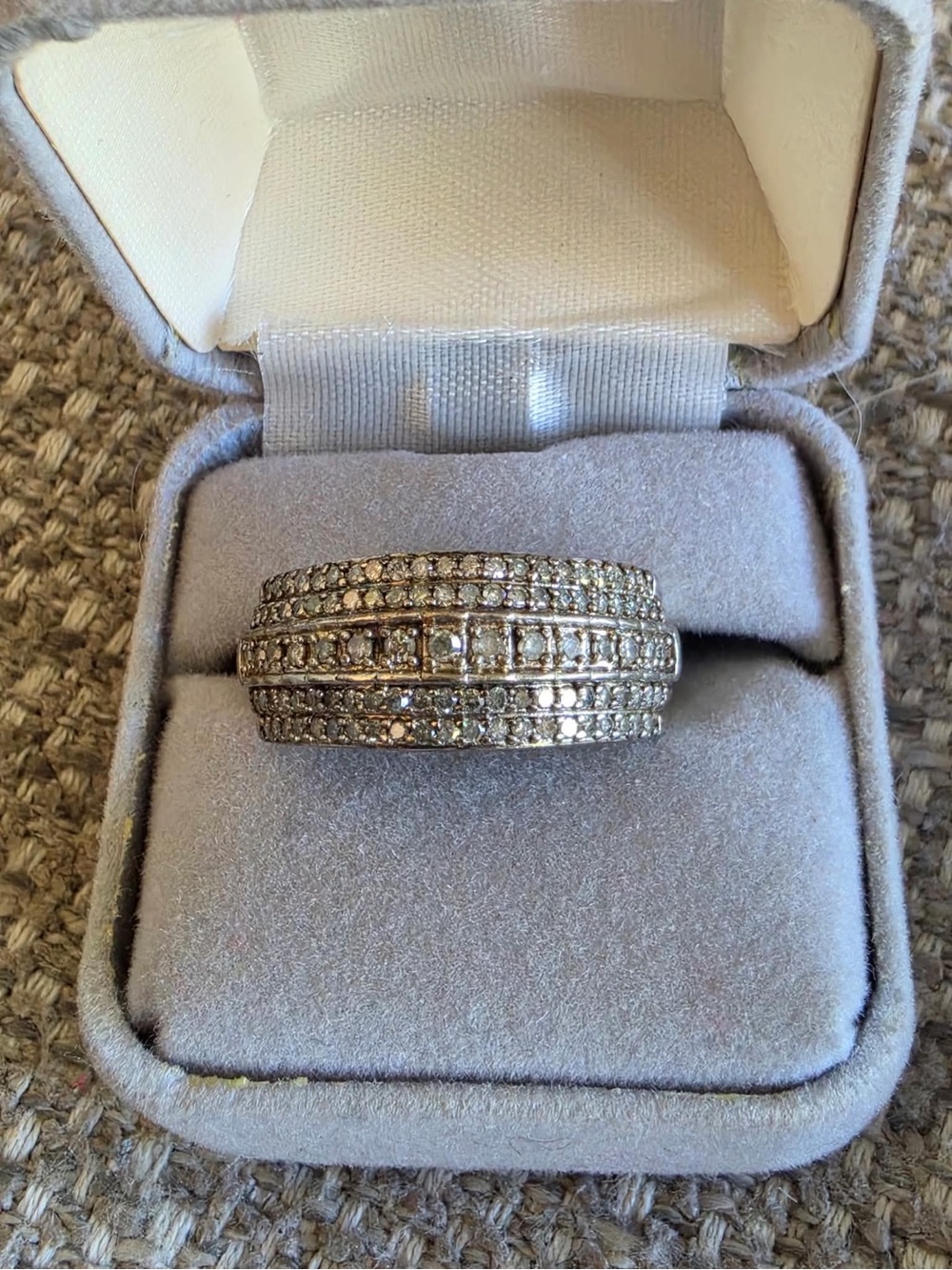 D’Joy diamond ring (8) set in 925 sterling silver